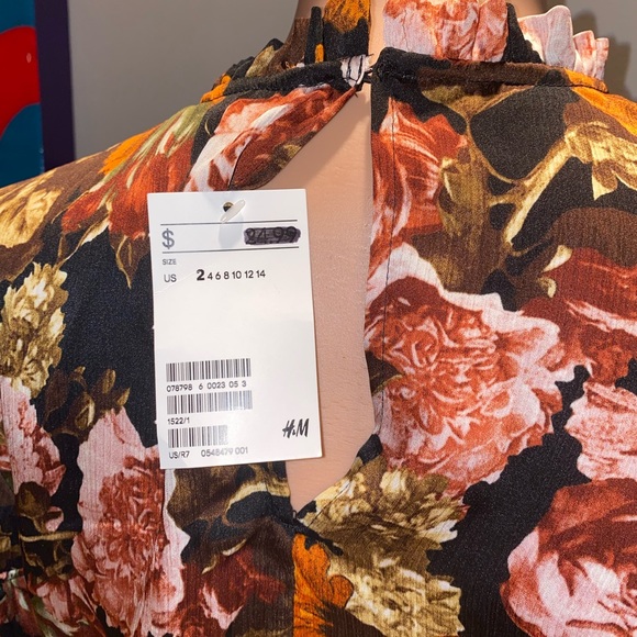 *H&M* Floral Blouse - Picture 9 of 9